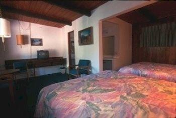 Mountain Pine Motel East Glacier Park Village Esterno foto